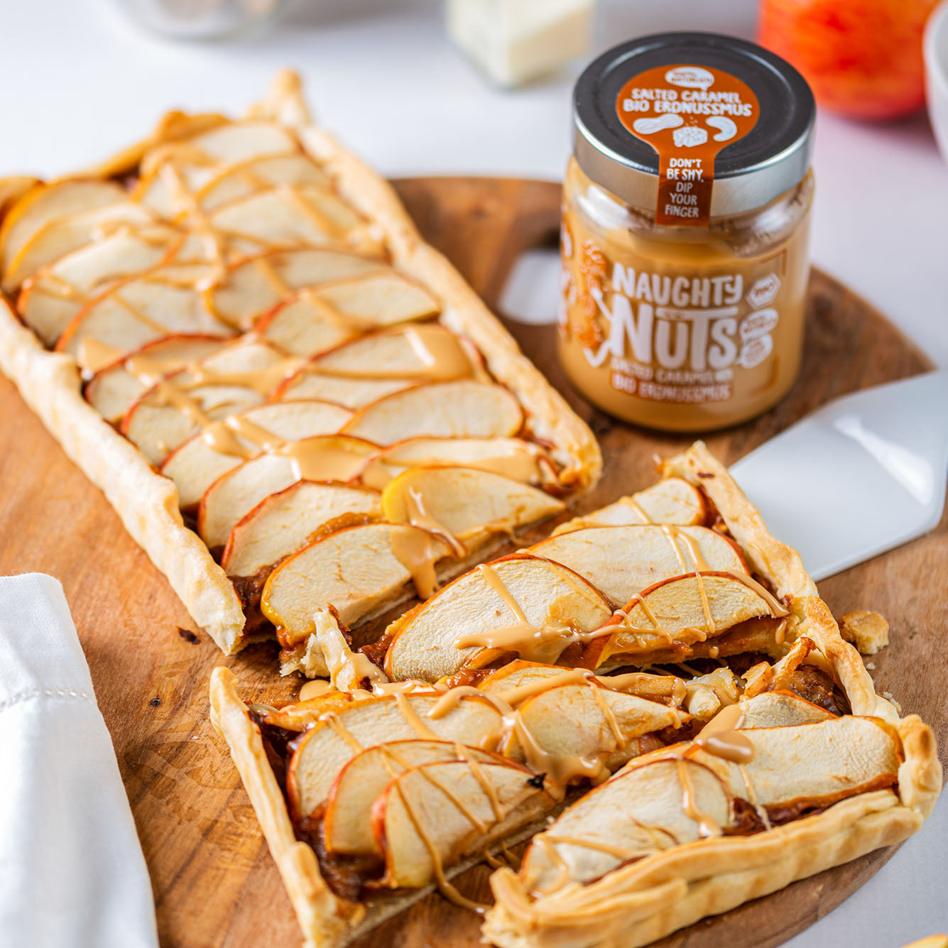 Apfel-Salzkaramell-Tarte mit Erdnussmus Salted Caramel