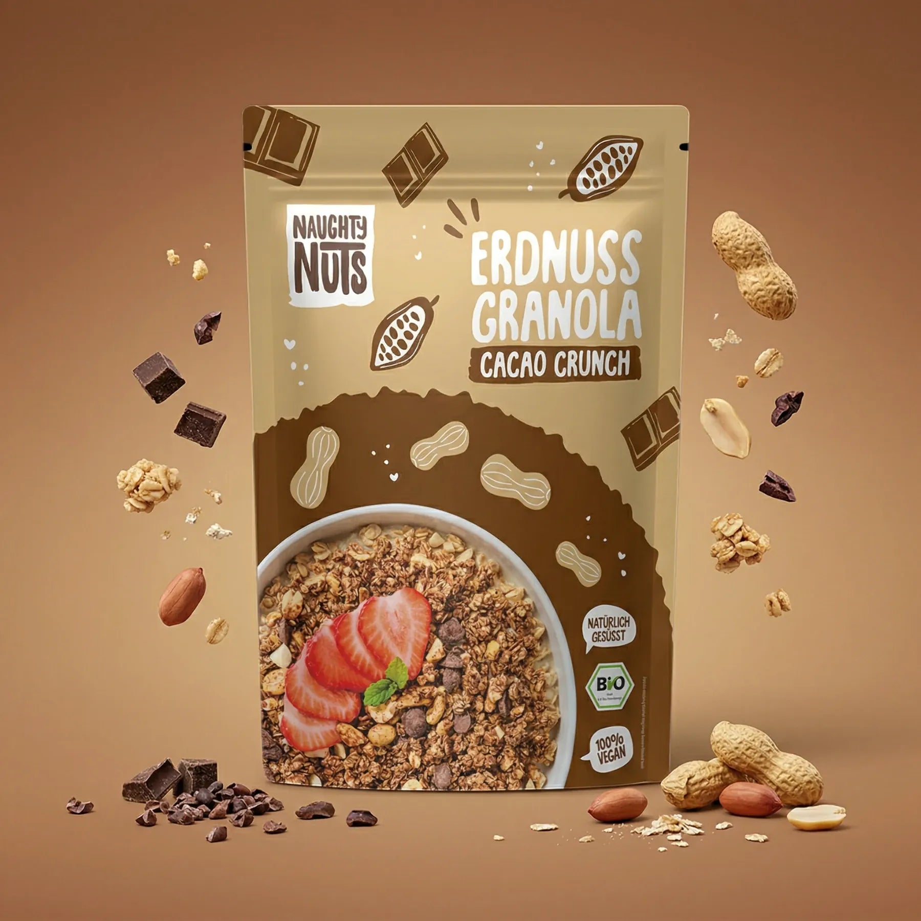 Naughty Nuts Erdnuss Granola Cacao Crunch Packung mit Schüssel Müsli und Erdbeeren