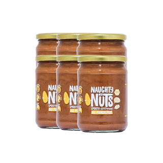 Sechs Gläser Bio Mandelmus Smooth 500g mit goldenem Deckel vor weißem Hintergrund